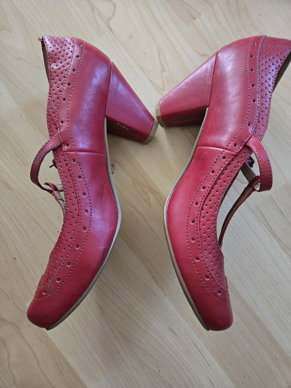 Chelsea Crew Women's Red Mary Jane Heels - Picture 3 of 5